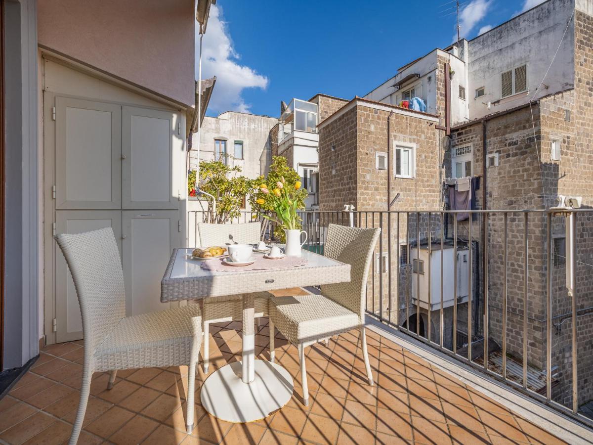 Il Tulipano - Appartamento Al Centro Di Вико-Экуенсе Экстерьер фото