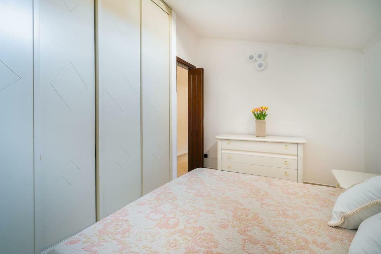 Il Tulipano - Appartamento Al Centro Di Вико-Экуенсе Экстерьер фото